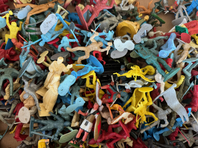 Toy soldiers image