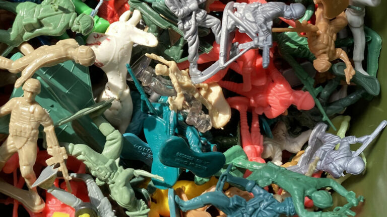 Toy soldiers image